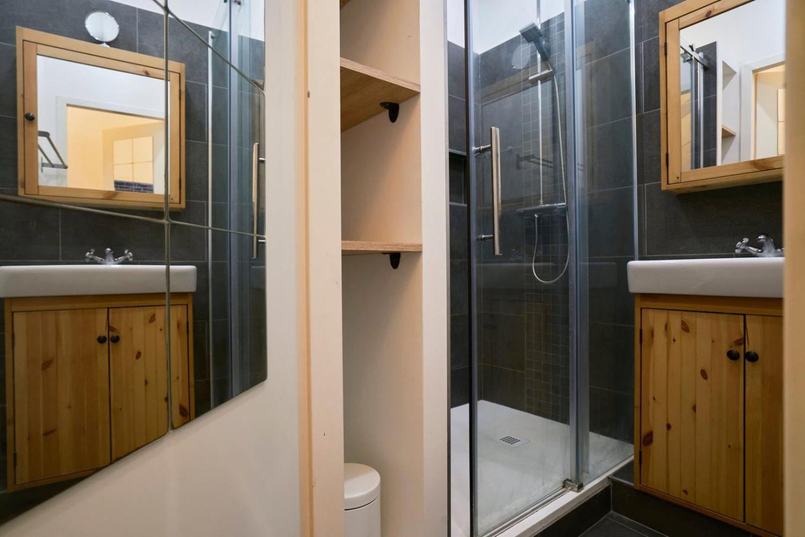 1 Bedroom Apartment Near Metro, Shops & Schools Lille Exteriör bild